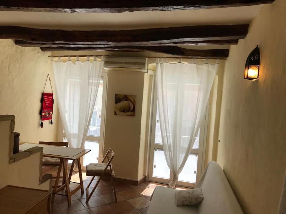 Lo Sguardo Sul Corso - Appartamento Intero Cagliari Kültér fotó